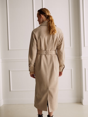 Guido Maria Kretschmer Women Between-seasons coat 'Joline' in Beige: back