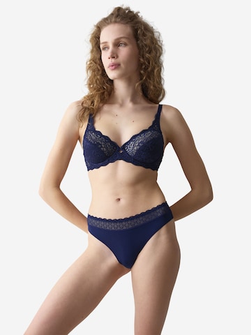 TRIUMPH String in Blau: Vorderseite