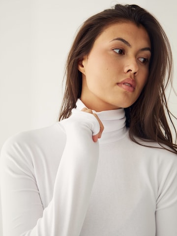 Haut ' N-Maritza ' Noella en blanc