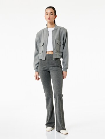 Koton Flared Broek in Grijs: voorkant