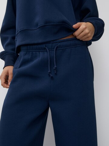 Pull&Bear Široke hlačnice Hlače | modra barva