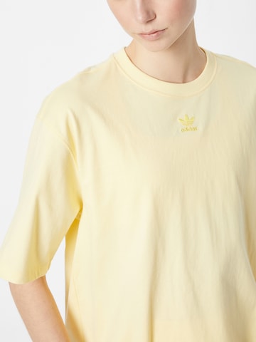 ADIDAS ORIGINALS Тениска 'Adicolor Essentials' в жълто
