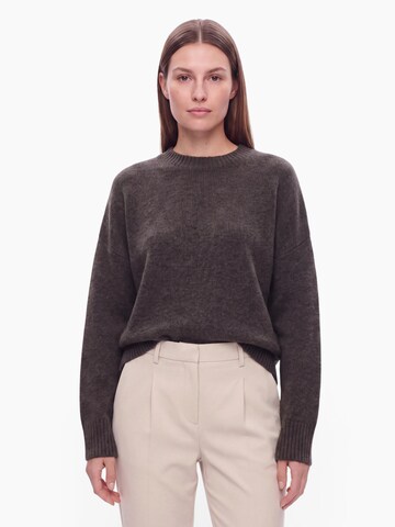 Pull-over 'VMBOOM' Vero Moda Petite en marron : devant