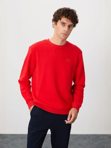 Tommy Life Sweatshirt in Rood: voorkant