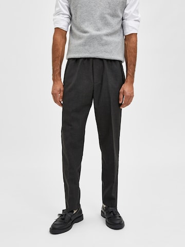 SELECTED HOMME Tapered Pleated Pants in Grey