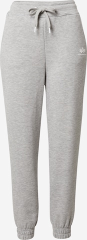Effilé Pantalon ALPHA INDUSTRIES en gris : devant