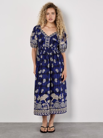 Apricot Paisley Print Button Midi Dress ' ' in Blau: Vorderseite