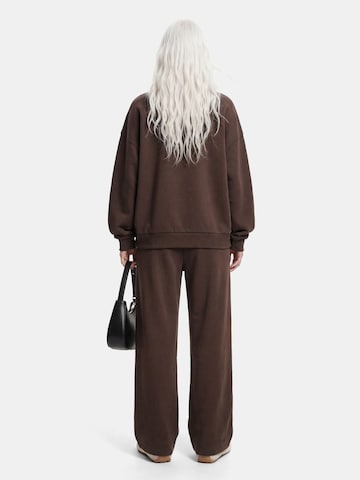 Sweat-shirt 'PCChilli' PIECES en marron