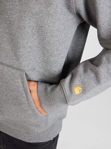 Carhartt WIP Sweatshirt 'Chase' in Grau