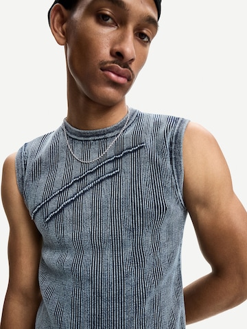 T-Shirt Bershka en bleu
