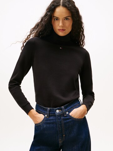 Tommy Jeans Sweater in Black: front