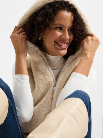 Marie Lund Weste in Beige
