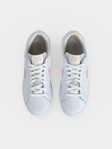 Baskets basses 'CLASSIC' Nike Sportswear en blanc
