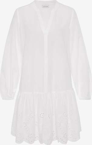 LASCANA - Vestido camisero en blanco: frente