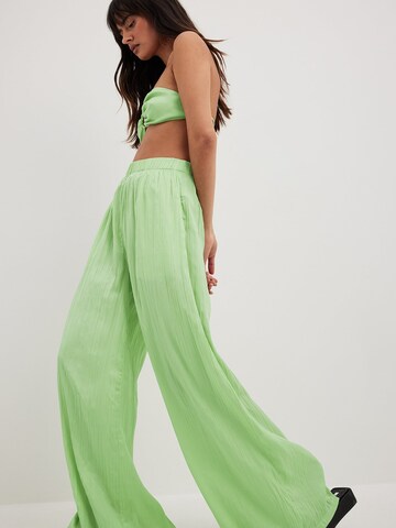 NA-KD Wide leg Pants in Green: front