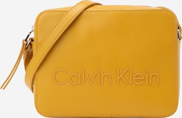 Calvin Klein - Bolso de hombro en amarillo: frente