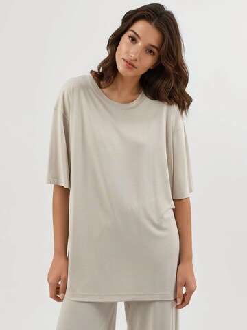 Busem Shirt in White: front