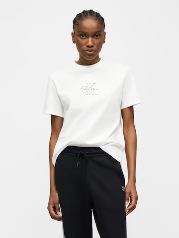 Tricou 'CLASSIC SEASONAL' de la Calvin Klein Jeans pe alb: față