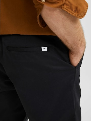 SELECTED HOMME Loosefit Chino 'Salford' in Zwart