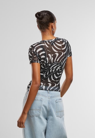 Urban Classics Shirt in Black
