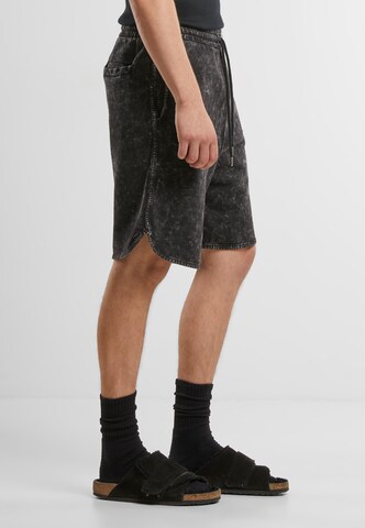 regular Pantaloni di Urban Classics in nero