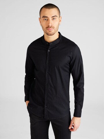 QS Regular fit Риза в черно: отпред