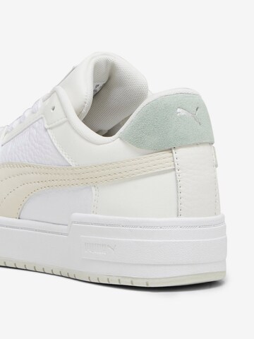 Baskets basses PUMA en blanc