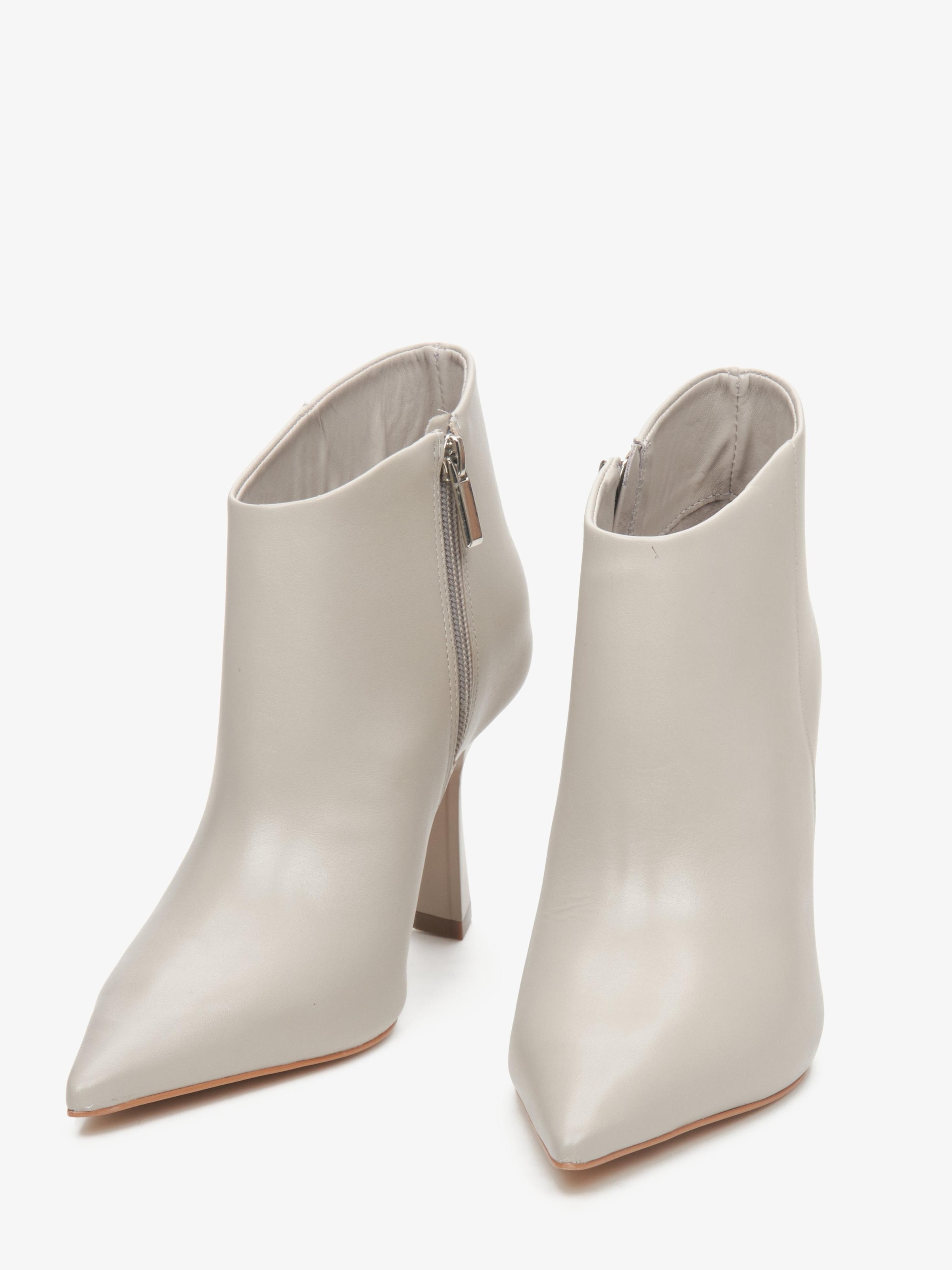 Ankle boots '613004' di Estro in grigio