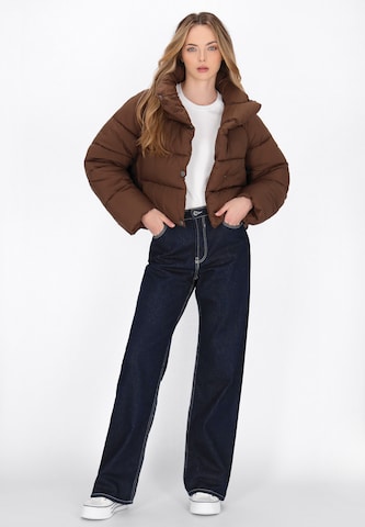 Yuka Winterjas in Bruin