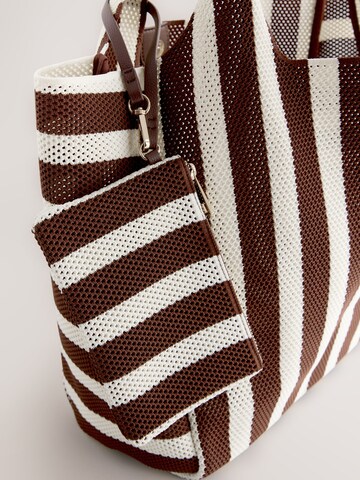 Next Shopper in Bruin