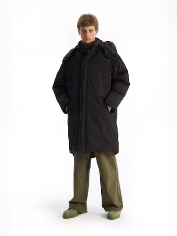 Cappotto invernale di Giesto in nero: frontale