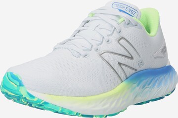 Chaussure de course 'EVOZ' new balance en gris : devant