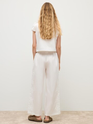 Loosefit Pantaloni di ABOUT YOU x Marie von Behrens in bianco