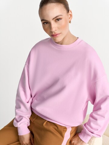 Rich & Royal Sweatshirt in Purple