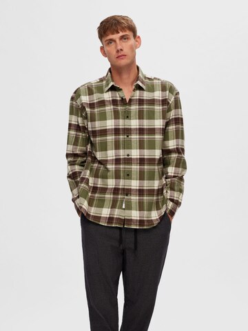 Fit confort Chemise 'SLHOwen' SELECTED en vert : devant