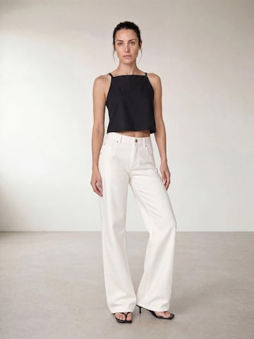 ARMIE Top 'The Emma Cropped Square Neck Top' in Zwart