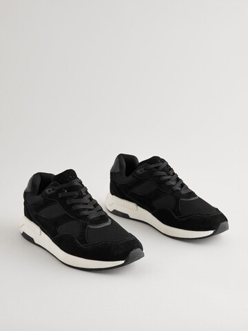 Baskets basses Next en noir