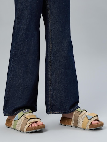 Pantoufle 'NIWA SLIPPER UNI' Flower Mountain en beige : devant