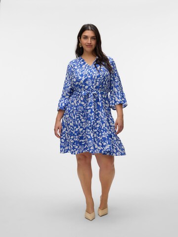 Robe-chemise 'VERA' Vero Moda Curve en bleu : devant