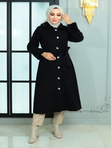 MODAMIHRAM Winter coat in Black: front