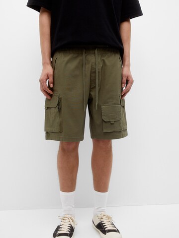 Pull&Bear Loosefit Shorts in Grün: predná strana