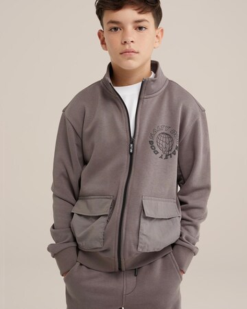 WE Fashion Strickjacke in Grau: Vorderseite
