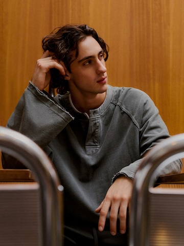 Bershka Tričko - Sivá
