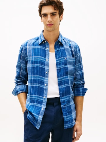 TOMMY HILFIGER Regular Fit Hemd in Blau: Vorderseite