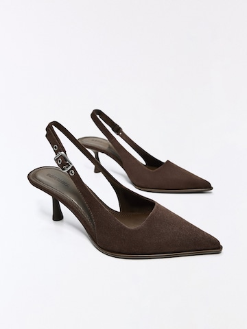 Bershka Slingpumps in Bruin