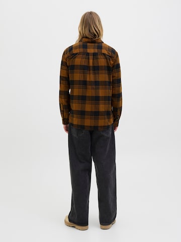 Coupe regular Chemise JACK & JONES en marron