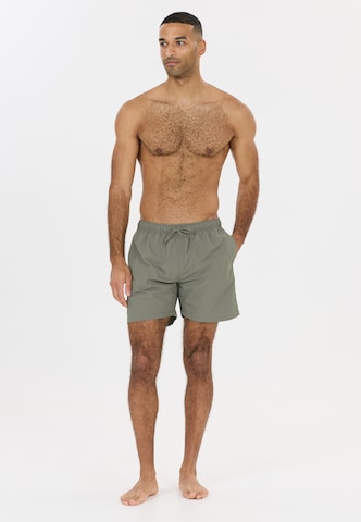 NOU Boardshorts 'Eyemouth V2' in Grün