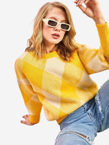 Bianco Lucci Sweater in Yellow
