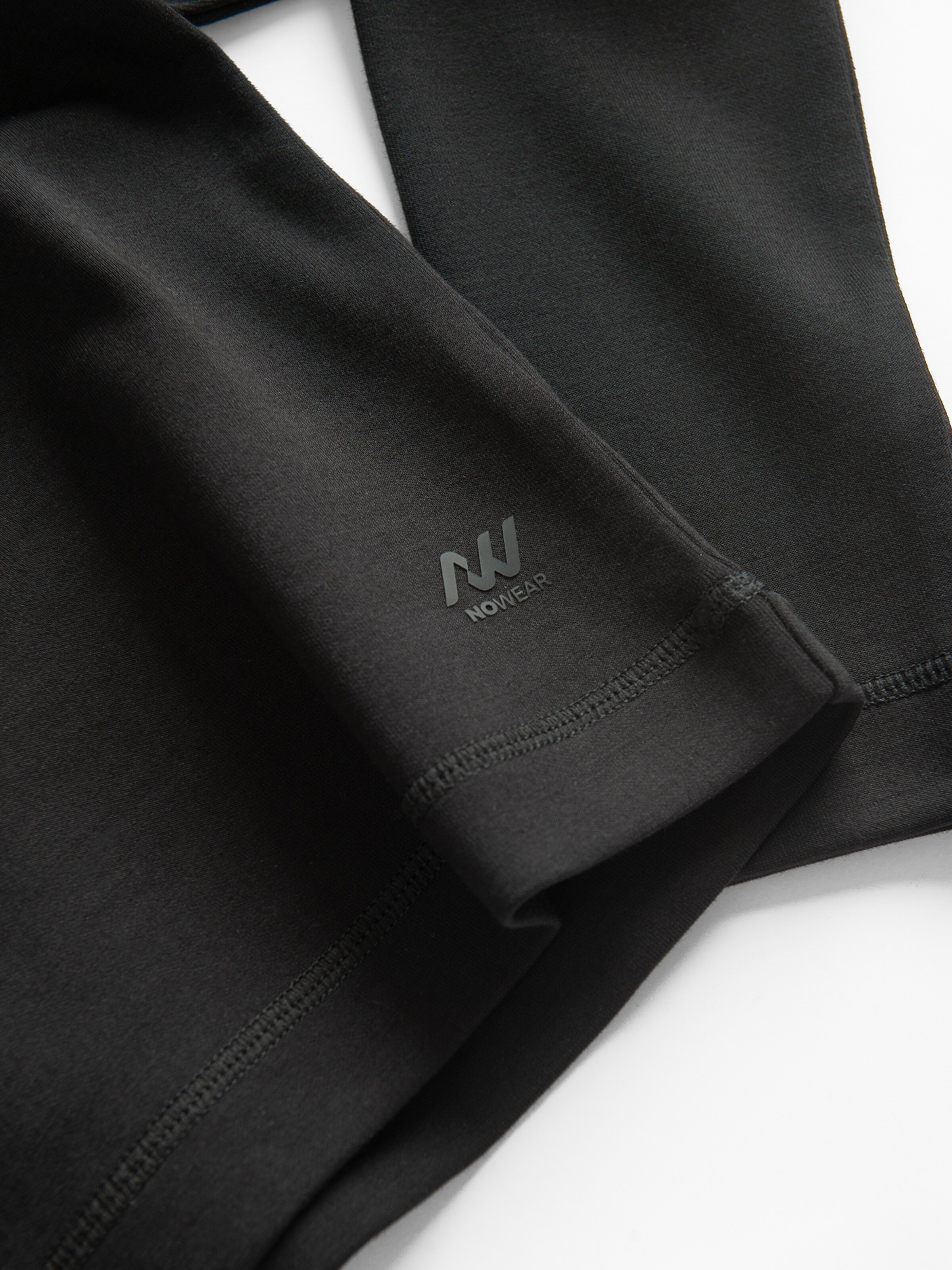 Tricou de la NoWear pe negru