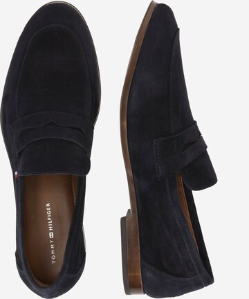 TOMMY HILFIGER Slipper in Blau